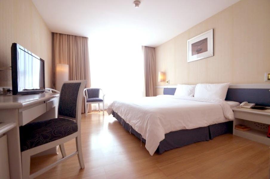The City Hotel Sriracha By Bbh Japan Си Рача Стая снимка