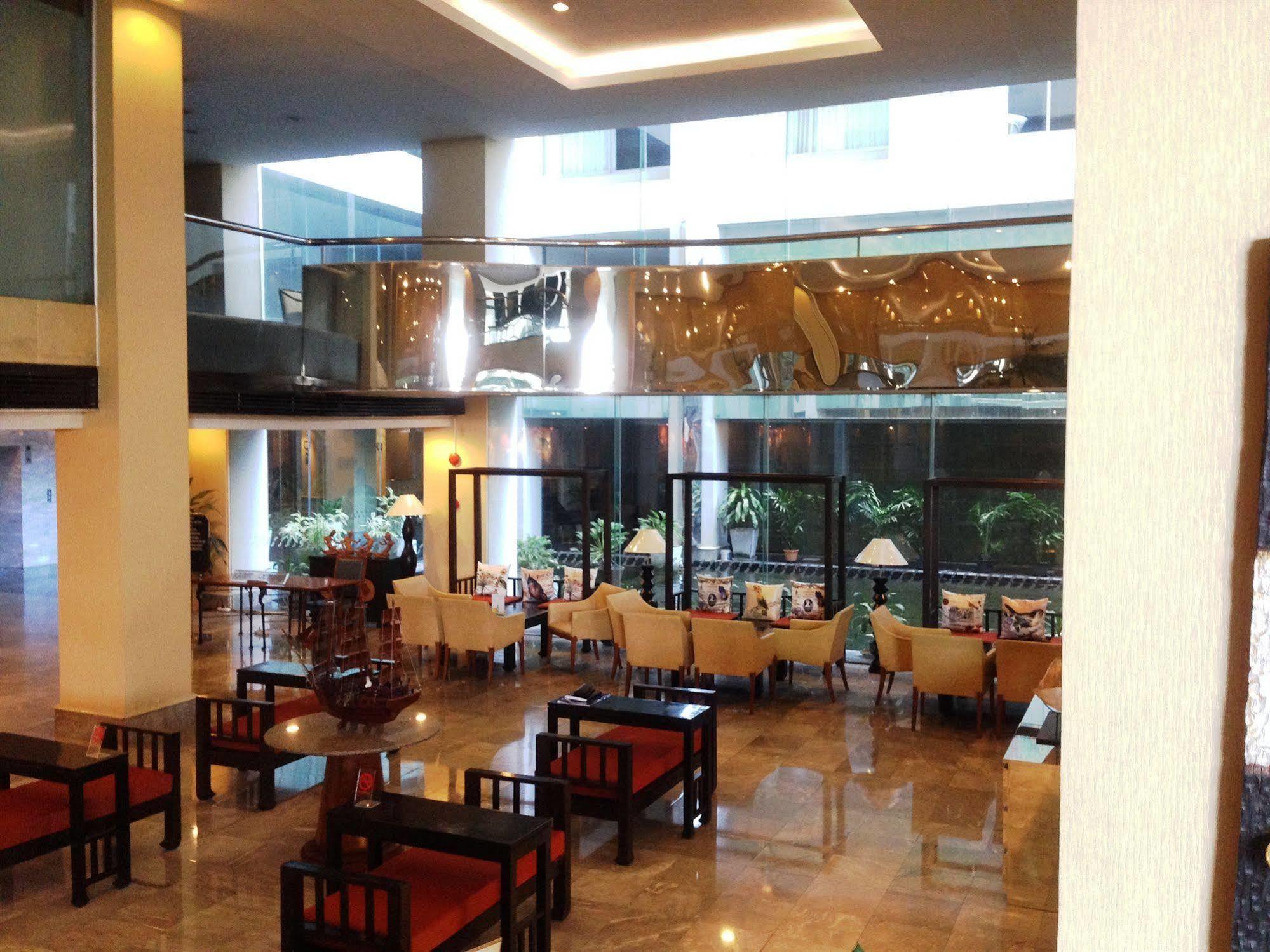 The City Hotel Sriracha By Bbh Japan Си Рача Екстериор снимка